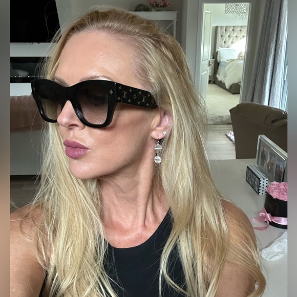 Louis Vuitton Rendezvous Cat a eye Sunglasses - Picture 5 of 14